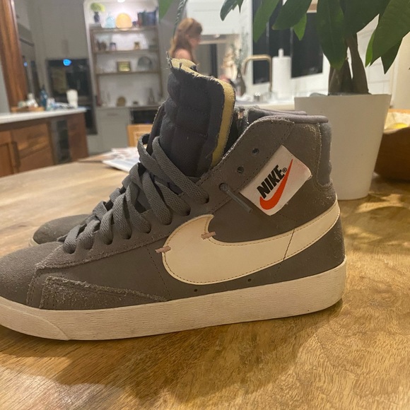 Women’s Nike Blazers. Bought off of Goat. Very good condition, worn twice. - Picture 2 of 4